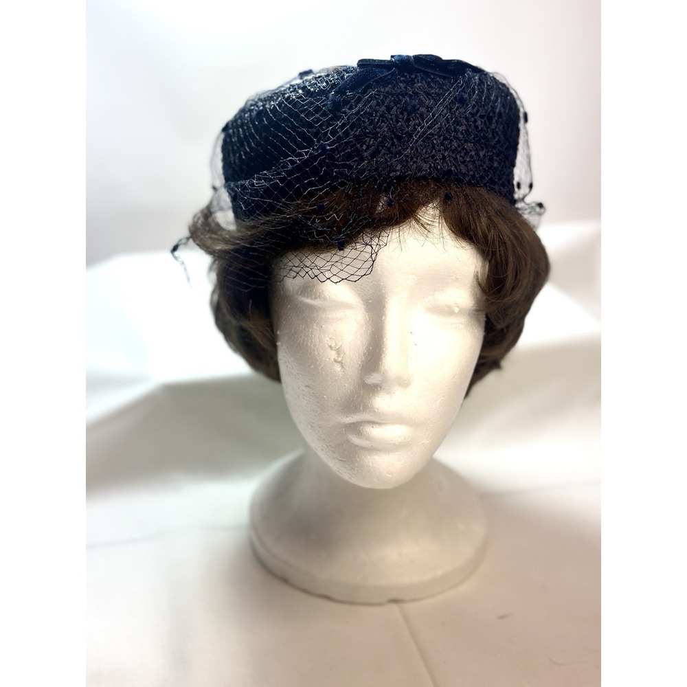 Union Made Women's Navy Hat With Netting on the open top/side. Union Made 1950's - Picture 12 of 12